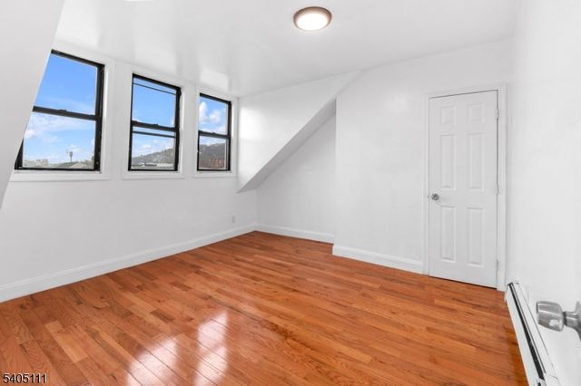 25 Oak St 25, Paterson City, NJ 07501