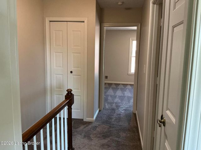 1915 Manor House Dr, Louisville, KY 40220