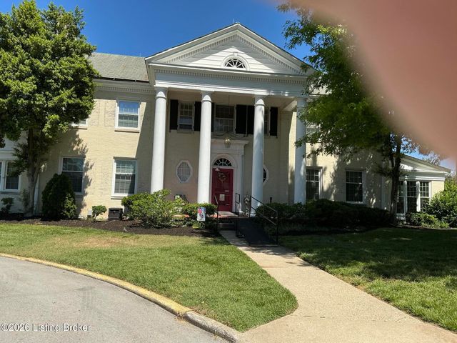 1915 Manor House Dr, Louisville, KY 40220