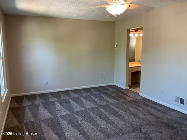 1915 Manor House Dr, Louisville, KY 40220