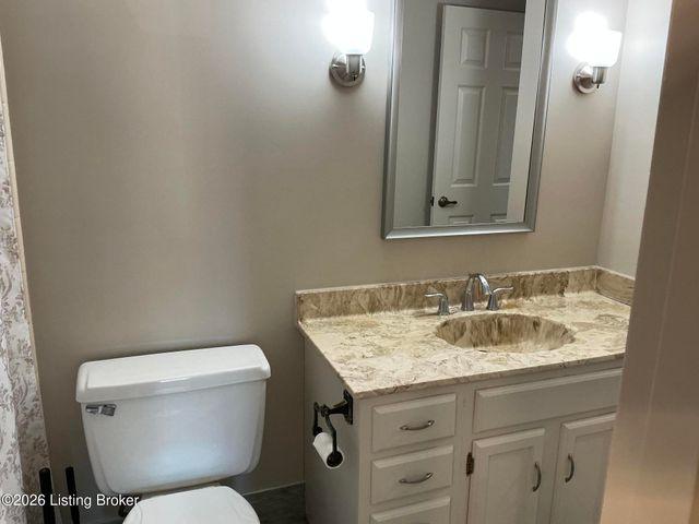 1915 Manor House Dr, Louisville, KY 40220