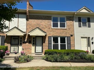 1915 Manor House Dr, Louisville, KY 40220