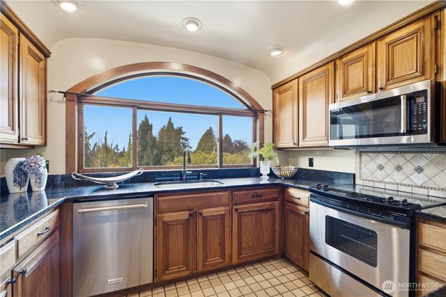 12221 8th Avenue NW, Seattle, WA 98177