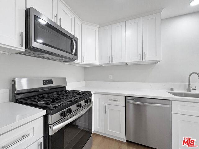 25443 Via Labrada, Valencia, CA 91355