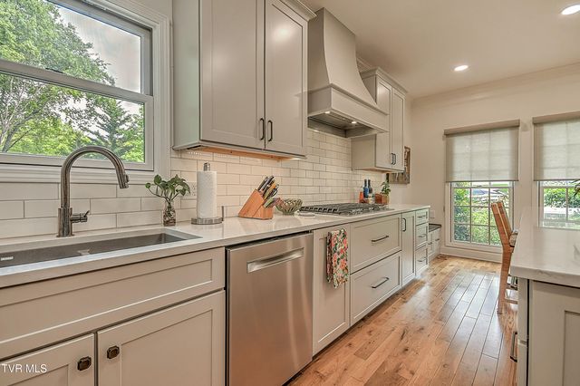 421 Arrowhead Drive, Kingsport, TN 37664