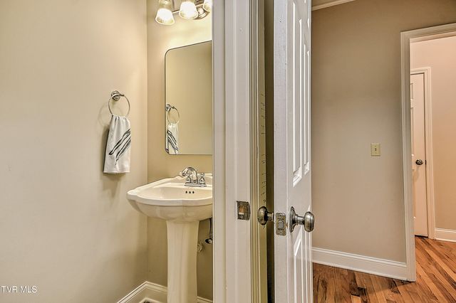 421 Arrowhead Drive, Kingsport, TN 37664