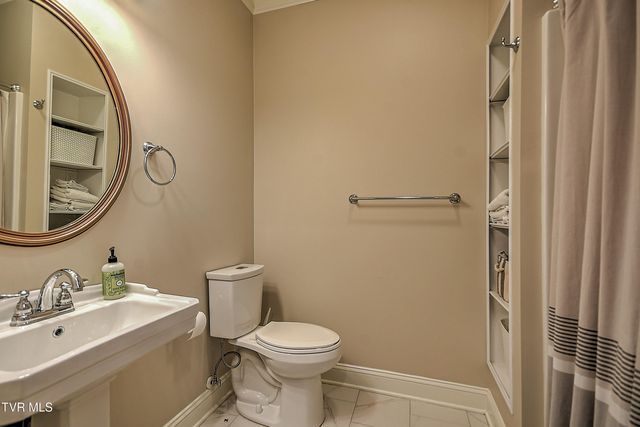 421 Arrowhead Drive, Kingsport, TN 37664