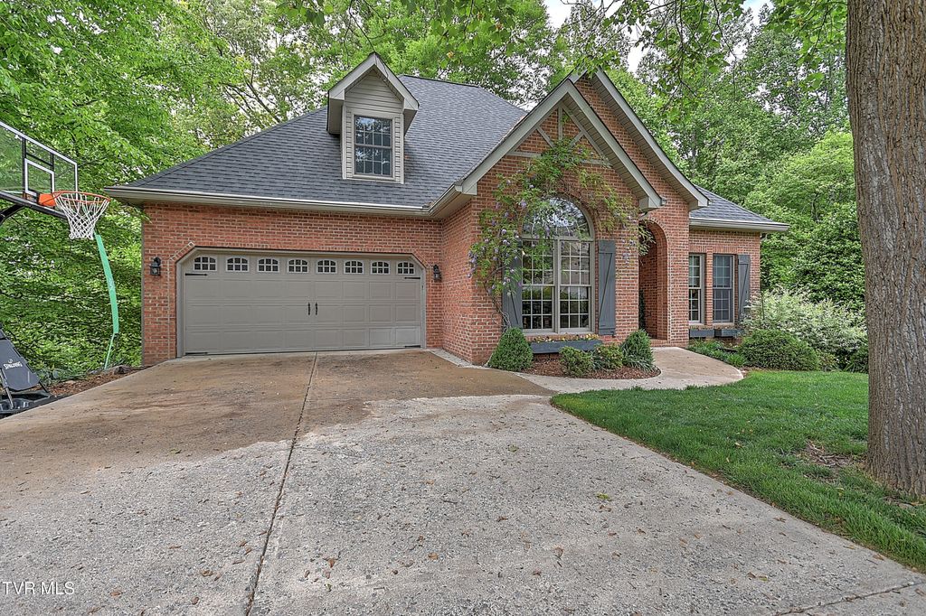 421 Arrowhead Drive, Kingsport, TN 37664