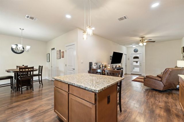 1625 Packsaddle TRL, Kingsland, TX 78639