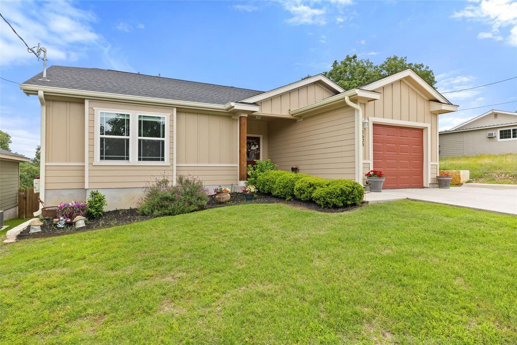 1625 Packsaddle TRL, Kingsland, TX 78639