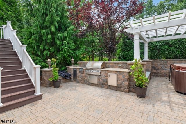 10 Berkshire Dr, Warren Twp., NJ 07059