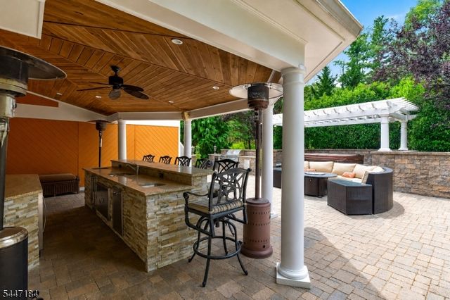 10 Berkshire Dr, Warren Twp., NJ 07059