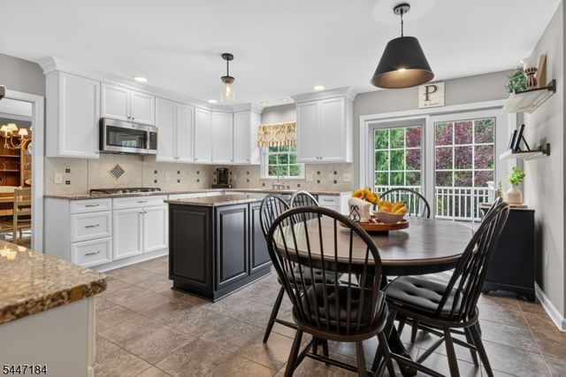 10 Berkshire Dr, Warren Twp., NJ 07059