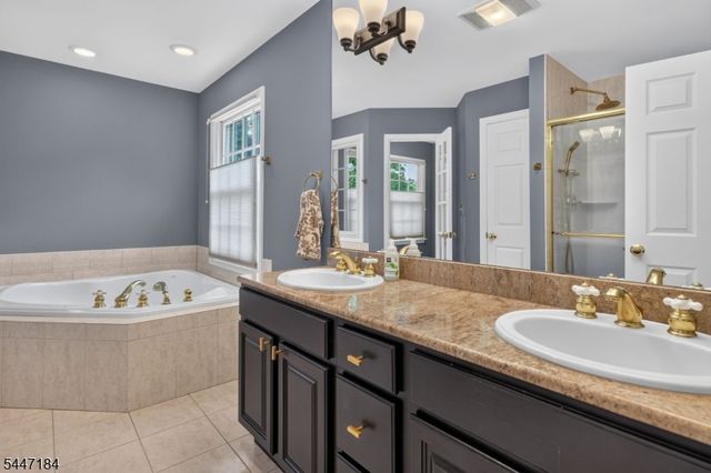 10 Berkshire Dr, Warren Twp., NJ 07059