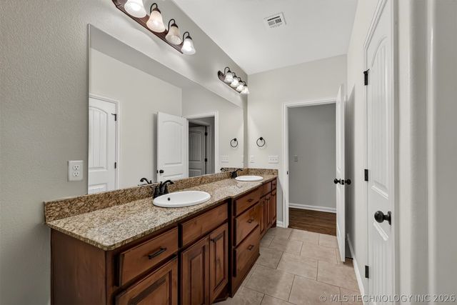 1902 E 370 Road, Talala, OK 74080