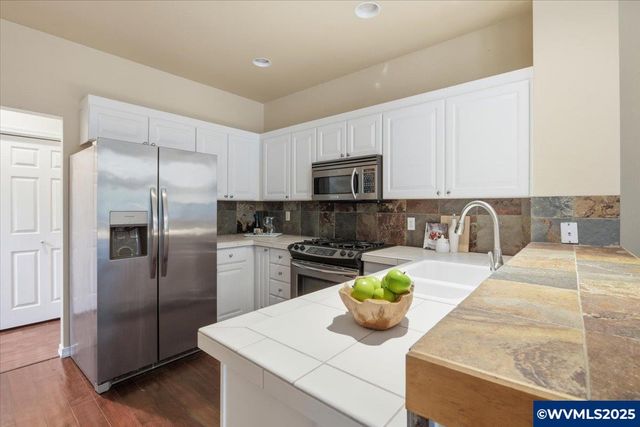 541 Inverness Dr SE, Salem, OR 97306