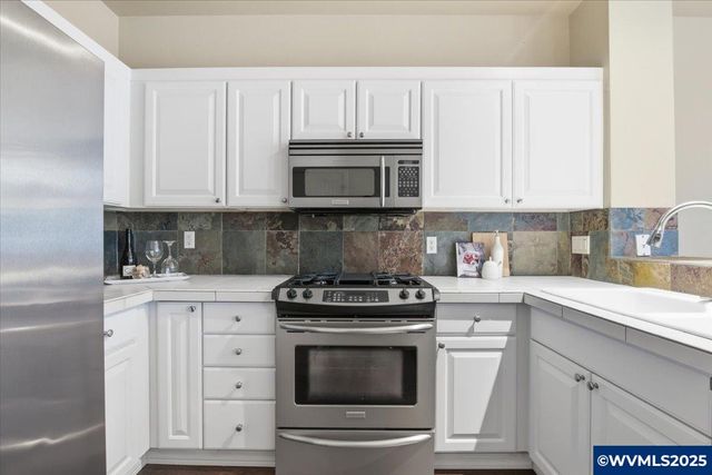 541 Inverness Dr SE, Salem, OR 97306