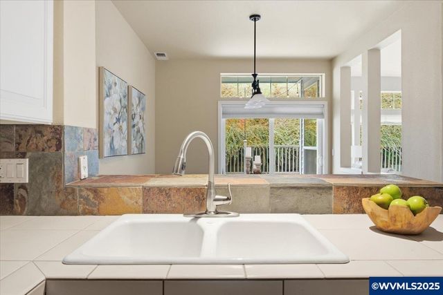 541 Inverness Dr SE, Salem, OR 97306