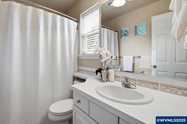 541 Inverness Dr SE, Salem, OR 97306