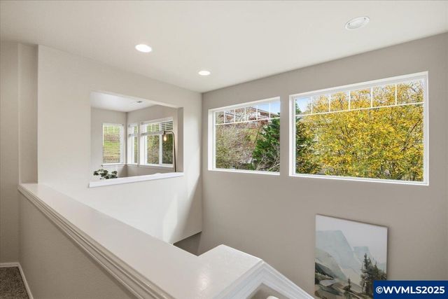 541 Inverness Dr SE, Salem, OR 97306