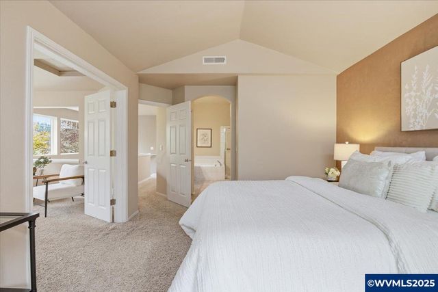 541 Inverness Dr SE, Salem, OR 97306