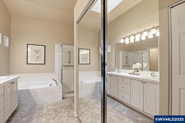 541 Inverness Dr SE, Salem, OR 97306