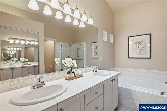 541 Inverness Dr SE, Salem, OR 97306