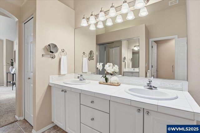 541 Inverness Dr SE, Salem, OR 97306