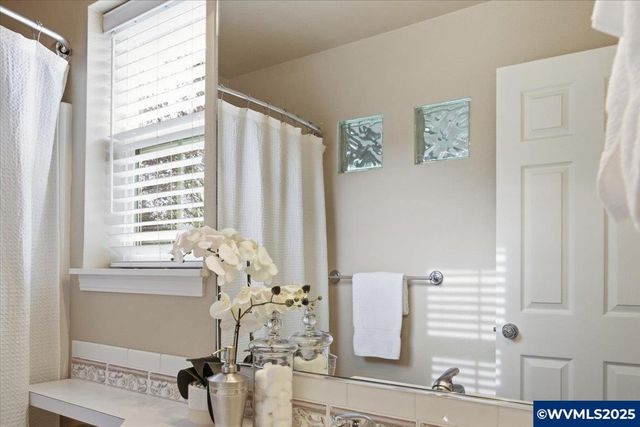 541 Inverness Dr SE, Salem, OR 97306