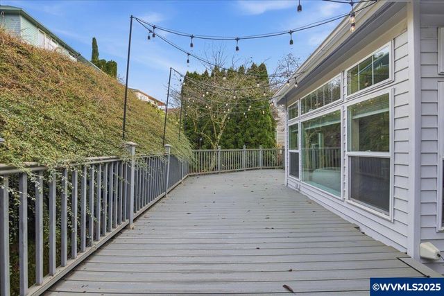 541 Inverness Dr SE, Salem, OR 97306