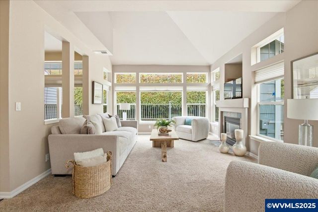 541 Inverness Dr SE, Salem, OR 97306