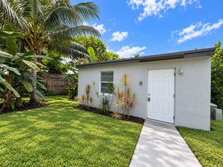 32 Lake Osborne Drive #9, Lake Worth Beach, FL 33461