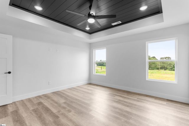 2019 Meadow Glen Court, Chesnee, SC 29323