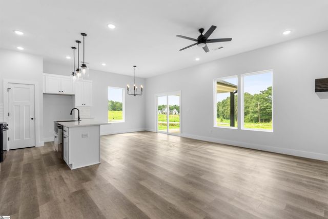 2019 Meadow Glen Court, Chesnee, SC 29323