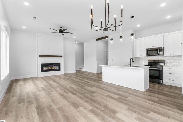 2019 Meadow Glen Court, Chesnee, SC 29323