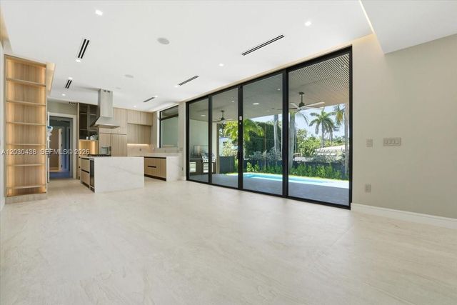 1380 Hollywood Blvd, Hollywood, FL 33019