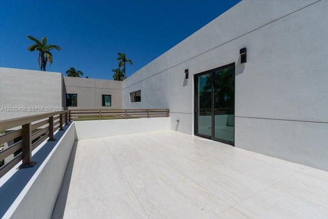 1380 Hollywood Blvd, Hollywood, FL 33019