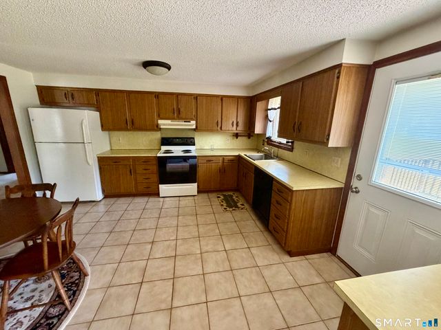 1130-R Blue Hills Avenue, Bloomfield, CT 06002