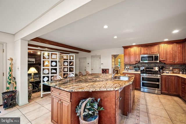 2169 HARTS LN, Conshohocken, PA 19428