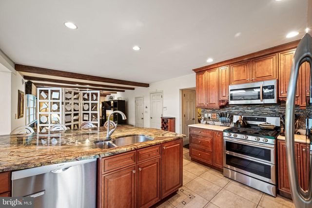 2169 HARTS LN, Conshohocken, PA 19428