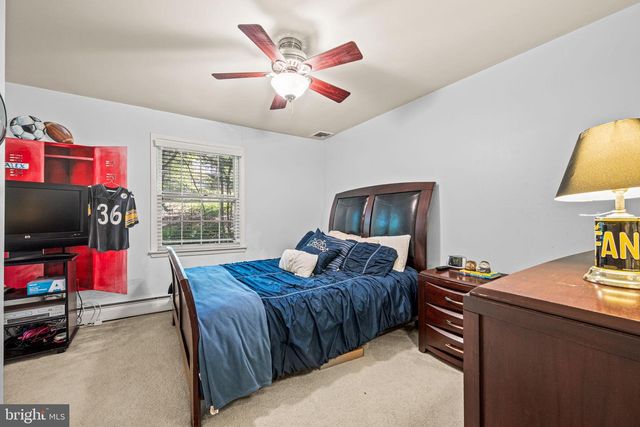 2169 HARTS LN, Conshohocken, PA 19428