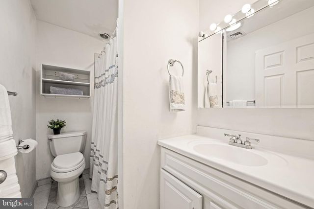 2169 HARTS LN, Conshohocken, PA 19428