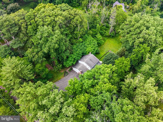 2169 HARTS LN, Conshohocken, PA 19428