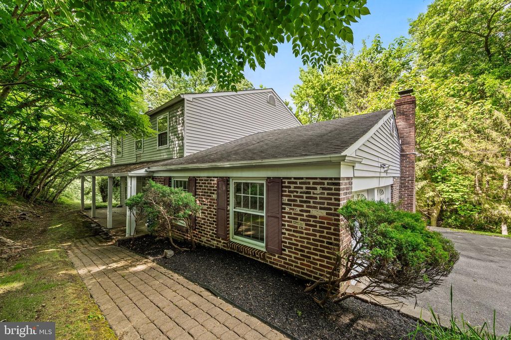2169 HARTS LN, Conshohocken, PA 19428