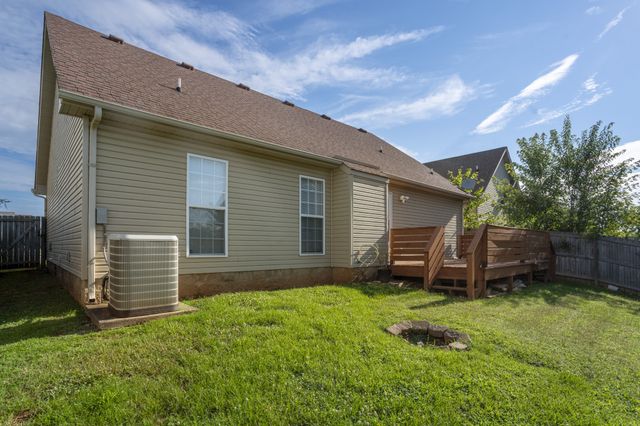 520 Oakmont Dr, NW, Clarksville, TN 37042
