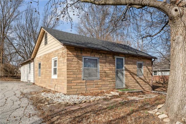 725 N Hamilton Street, Olathe, KS 66061