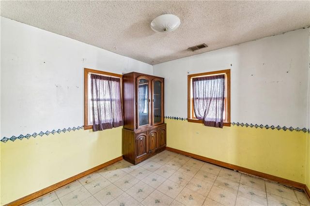 725 N Hamilton Street, Olathe, KS 66061