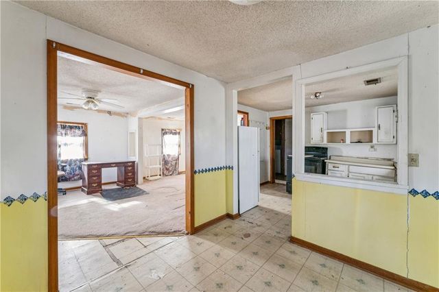 725 N Hamilton Street, Olathe, KS 66061