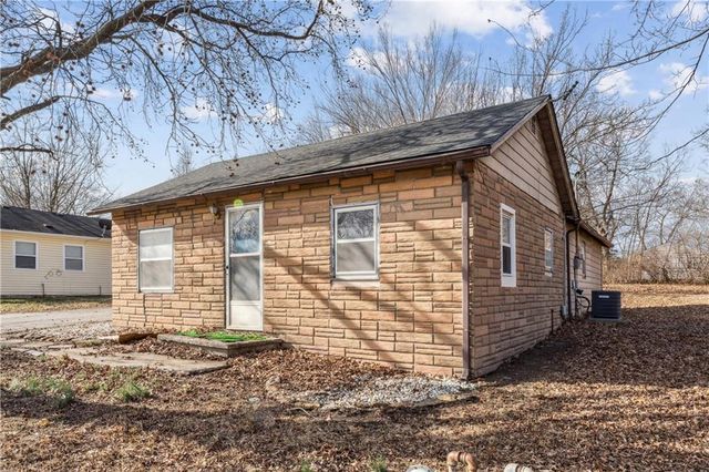 725 N Hamilton Street, Olathe, KS 66061