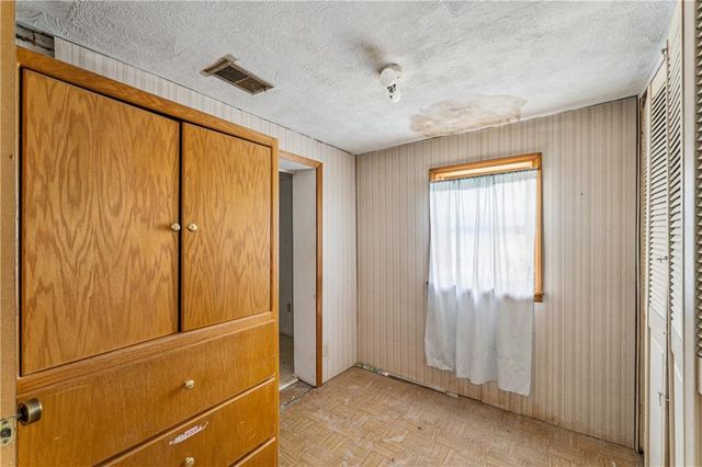 725 N Hamilton Street, Olathe, KS 66061